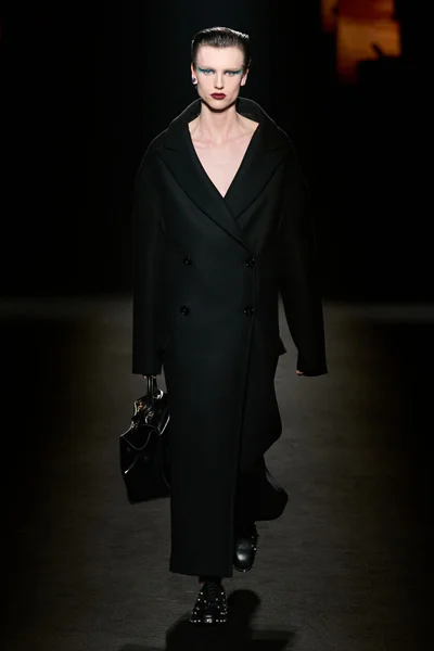 Look 3